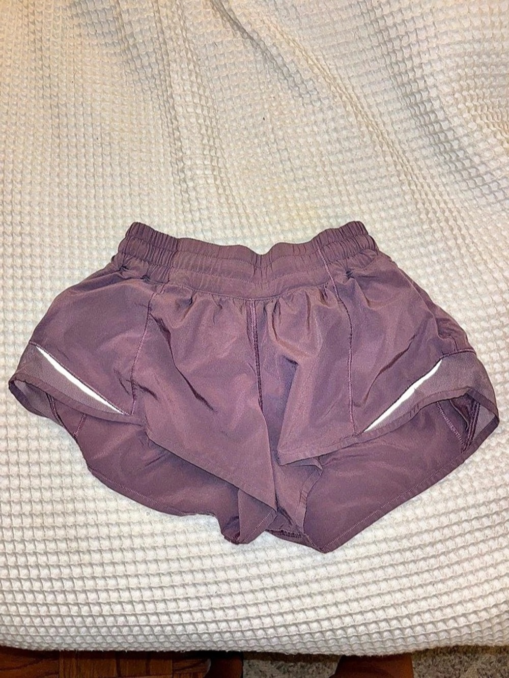 lululemon purple hotty hot size 4 and 2.5” inseam